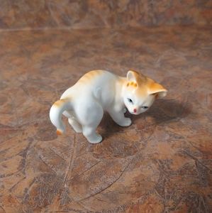 Cat figurine Porcelain (small)